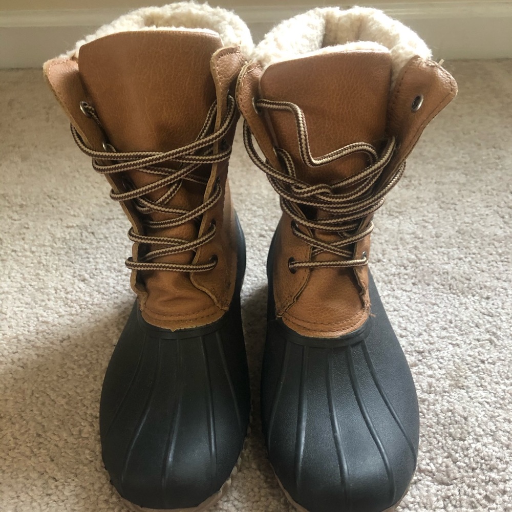 NWOT!!! Blue Suede Shoes DUCK BOOTS!! Lined in warm FLEECE! Size 7. NEVER USED!!